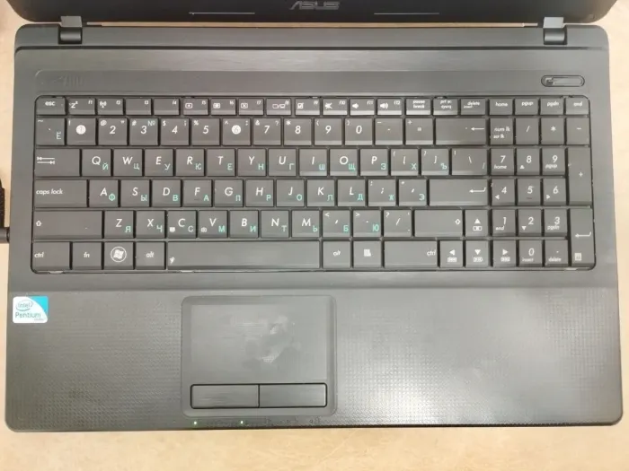 Ноутбук Asus X54C / 15.6" (1366x768) TN / Intel Pentium B960 (2 ядра по 2.2 GHz) / 4 GB DDR3 / 120 GB SSD / Intel HD Graphics / WebCam / DVD-RW / Без АКБ б/в - зображення 3