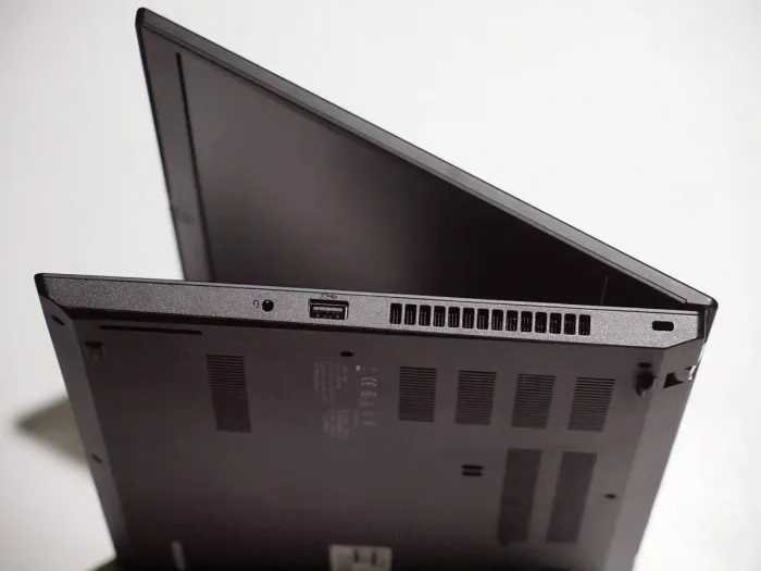 Ультрабук Lenovo ThinkPad L14 Gen 1 / 14" (1366х768) IPS / Ryzen 3 Pro 4450U (4 (8) ядра по 2.4 - 3.7 GHz) / 16 GB DDR4 / 240 GB SSD / AMD Radeon Graphics / WebCam б/в - зображення 6