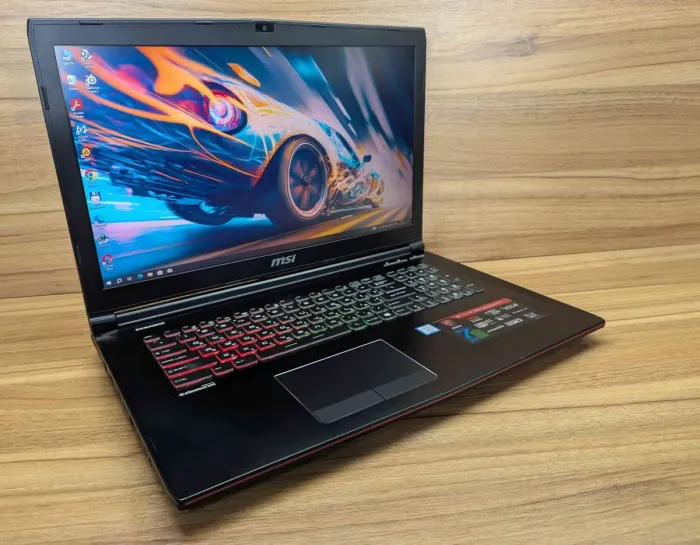 Ігровий ноутбук MSI GE72MVR / 17.3" (1920x1080) IPS / Intel Core i7-7700HQ (4 (8) ядра по 2.8 - 3.8 GHz) / 32 GB DDR4 / 256 GB SSD + 1000 GB HDD / nVidia GeForce GTX 1070, 8 GB GDDR5, 256-bit / WebCam / Windows 10 б/в - зображення 4