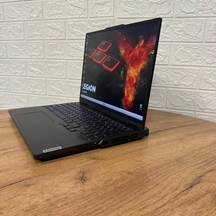 Ігровий ноутбук Б-клас Lenovo Legion Pro 5 16IRX8 / 16" (2560x1600) IPS / Intel Core i7-13700HX (16 (24) ядра по 3.7 - 5.0 GHz) / 32 GB DDR5 / 1000 GB SSD / nVidia GeForce RTX 4070, 8 GB GDDR6, 128-bit / WebCam б/в - зображення 5