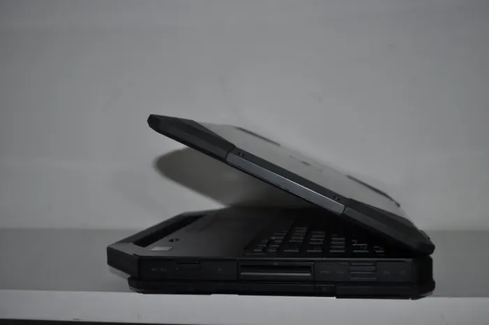 Захищений ноутбук Dell Latitude 5414 Rugged / 14" (1366x768) TN / Intel Core i5-6300U (2 (4) ядра по 2.4 - 3.0 GHz) / 16 GB DDR4 / 256 GB SSD / Intel HD Graphics 520 / WebCam / Wi-Fi / Windows 11 Pro б/в - зображення 8