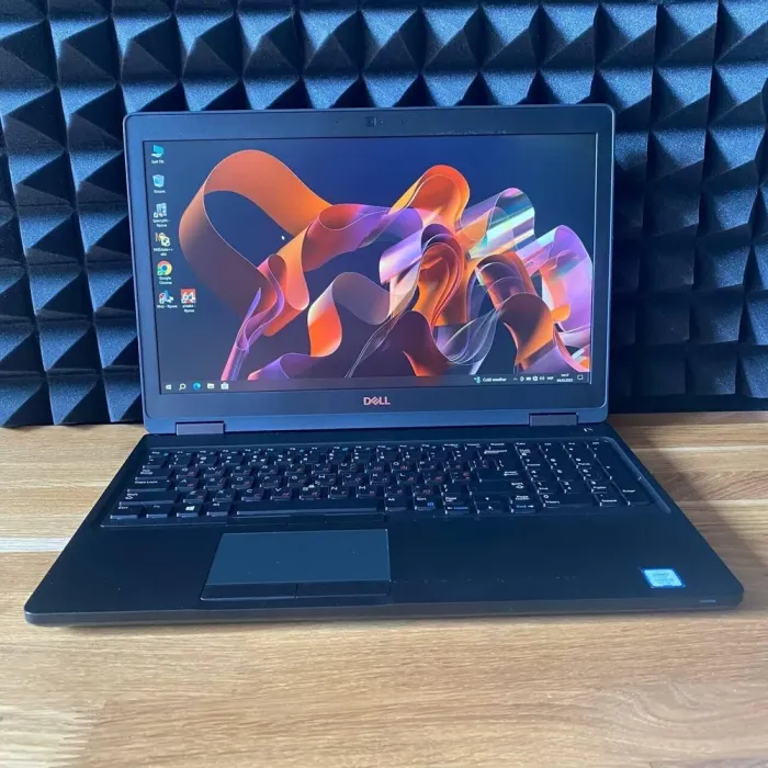 Ноутбук Dell Latitude 5580 / 15.6" (1920x1080) TN / Intel Core i5-8250U (4 (8) ядра по 1.6 - 3.4 GHz) / 16 GB DDR4 / 128 GB SSD / Intel HD Graphics 620 / WebCam б/в - зображення 2