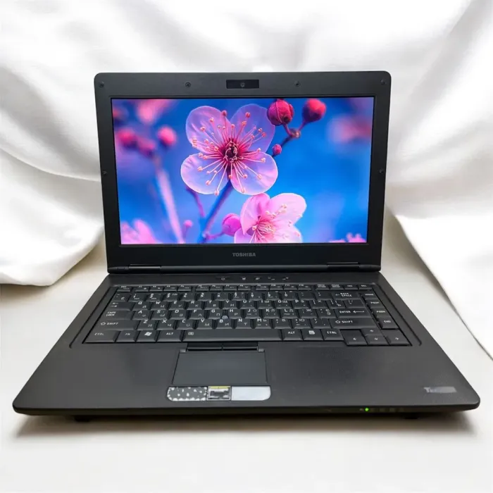 Ноутбук Toshiba Tecra M11 / 14" (1366x768) TN / Intel Core i3-370M (2 (4) ядра по 2.4 GHz) / 4 GB DDR3 / 120 GB SSD / Intel HD Graphics / WebCam б/в - зображення 2