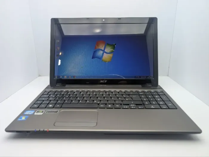 Ноутбук Acer Aspire E1-531G / 15.6" (1366x768) TN / Intel Core i3-2310M (2 (4) ядра по 2.1 GHz) / 6 GB DDR3 / 1000 GB HDD / nVidia GeForce GT 520M, 1 GB GDDR3, 64-bit / WebCaM / DVD-ROM б/в - зображення 2