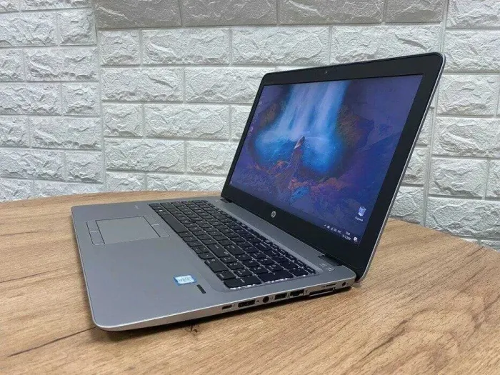 Ноутбук HP EliteBook 850 G3 / 15.6" (1920x1080) TN / Intel Core i7-6600U (2 (4) ядра по 2.6 - 3.4 GHz) / 8 GB DDR4 / 256 GB SSD M.2 / Intel HD Graphics 520 / WebCam б/в - зображення 5