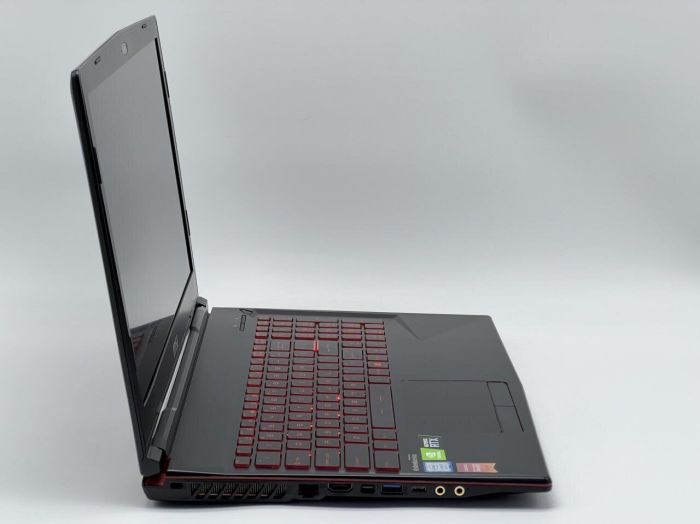 Ігровий ноутбук MSI GL63 8SE-054US / 15,6" (1920x1080) IPS / Intel Core i7-8750H (6 (12) ядер по 2,2 - 4,1 ГГц) / 16 ГБ DDR4 / 480 ГБ SSD / nVidia GeForce RTX 2060, 6 ГБ GDDR6, 192-біт / Веб-камера б/в - зображення 4