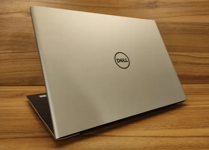 Ультрабук Б-клас Dell Vostro 5471 / 14" (1920x1080) IPS / Intel Core i5-8250U (4 (8) ядра по 1.6 - 3.4 GHz) / 8 GB DDR4 / 240 GB SSD / Intel UHD Graphics 620 / WebCam / Windows 10 б/в - зображення 7