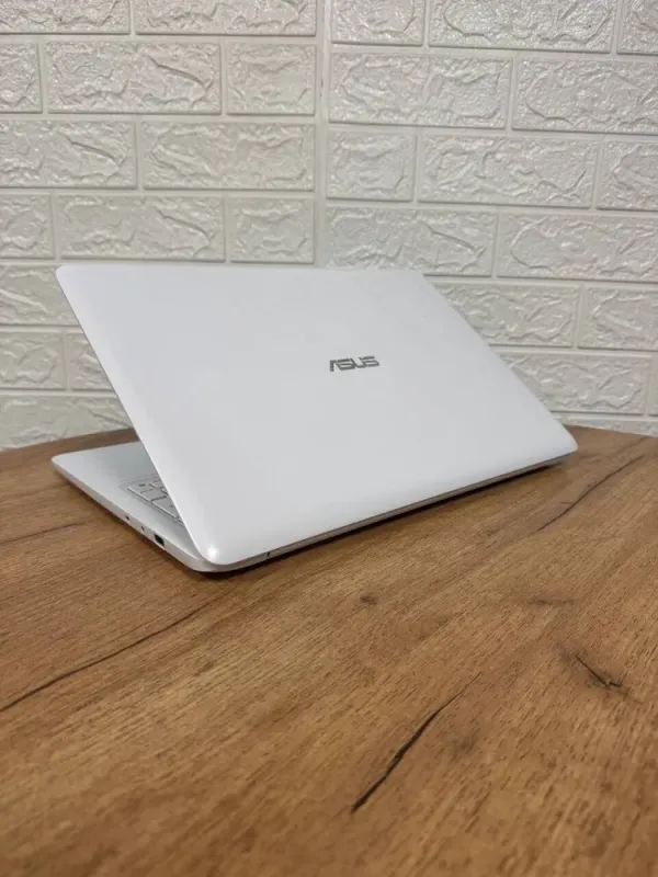 Ультрабук Б-клас Asus VivoBook E502NA White / 15.6" (1920x1080) TN / Intel Pentium N4200 (4 ядра по 1.1 - 2.5 GHz) / 4 GB DDR4 / 500 GB HDD / Intel HD Graphics 505 б/в - зображення 6