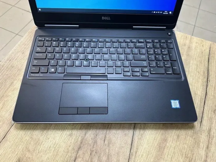 Мобільна робоча станція Dell Precision 7520 / 15.6" (1920x1080) TN / Intel Core i7-7700HQ (4 (8) ядра по 2.8 - 3.8 GHz) / 8 GB DDR4 / 256 GB SSD / AMD Radeon Pro WX 4130, 2 GB GDDR5, 128-bit / WebCam / HDMI б/в - зображення 3