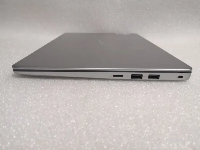 Ультрабук Б-клас Dell Vostro 5370 / 13.3" IPS / Core i5-8250U (4(8) ядра по 1.6-3.4GHz) / 8GB DDR4 / 256GB SSD / UHD Graphics 620 / WebCam / HDMI б/в - зображення 5