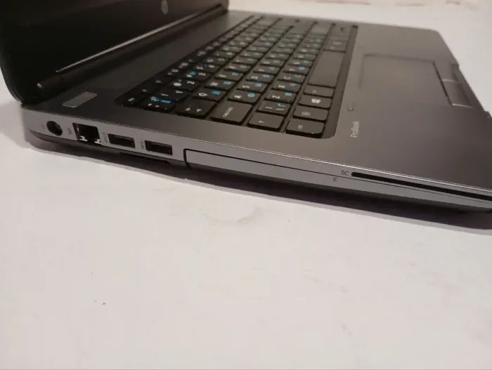 Ноутбук Б-клас HP ProBook 640 G1 / 14" (1366x768) TN / Intel Core i5-4210M (2 (4) ядра по 2.6 - 3.2 GHz) / 8 GB DDR3 / 128 GB SSD / Intel HD Graphic 4600 / WebCam + USB-флешка 64 GB б/в - зображення 5