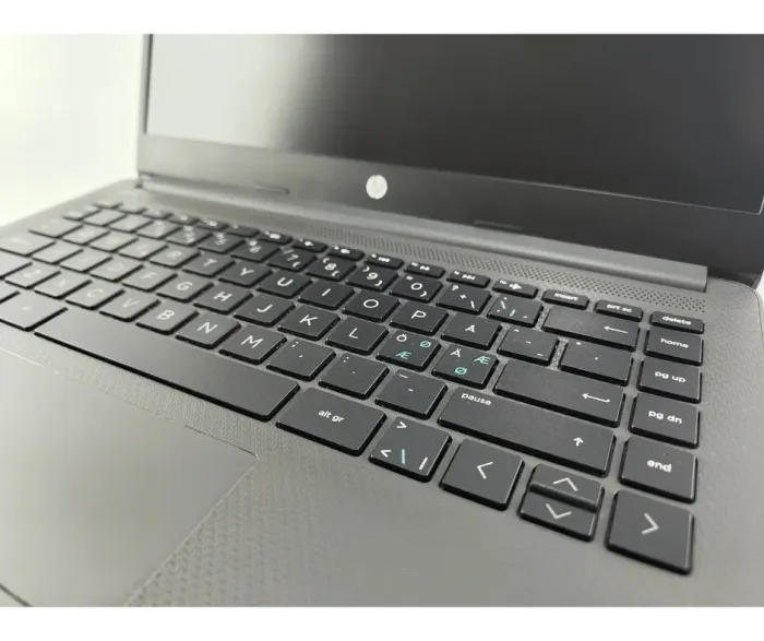 Ноутбук HP 245 G8 / 14" (1920x1080) IPS / AMD Ryzen 3 3250U (2 (4) ядра по 2.6 - 3.5 GHz) / 16 GB DDR4 / 240 GB SSD / AMD Radeon RX Vega 3 / WebCam б/в - зображення 3