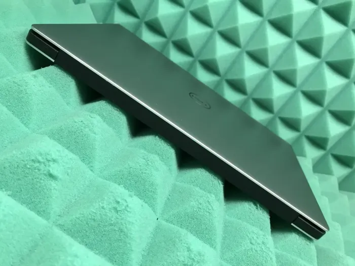 Ультрабук Dell XPS 13 9360 / 13.3" IPS / Intel Core i5-7200U (2(4) ядра по 2.5-3.1GHz) / 4GB DDR3 / 240GB SSD M.2 / HD Graphics 620 / WebCam / Fingerprint / Win 10 б/в - зображення 9