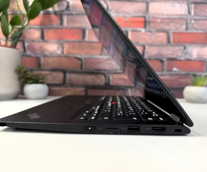 Ультрабук-трансформер Lenovo ThinkPad X13 Yoga Gen 1 / 13.3" (1920x1080) IPS Touch / Intel Core i5-10310U (4 (8) ядра по 1.7 - 4.4 GHz) / 16 GB DDR4 / 256 GB SSD / Intel UHD Graphics / WebCam / Windows 10 Pro б/в - зображення 6