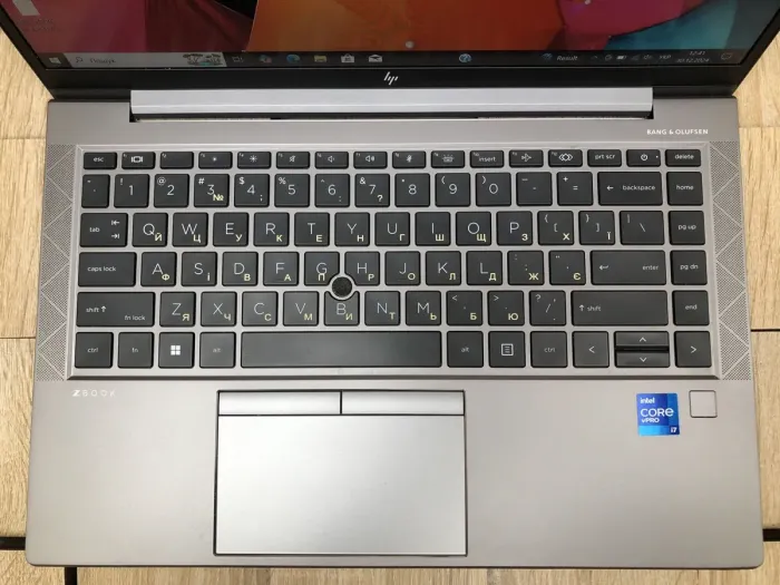 Ультрабук Б-клас HP ZBook Firefly 14 G8 / 14" (1920x1080) IPS / Intel Core i7-1185G7 (4 (8) ядра по 1.2 - 4.8 GHz) / 8 GB DDR4 / 512 GB SSD / Intel Iris Xe Graphics / WebCam б/в - зображення 4