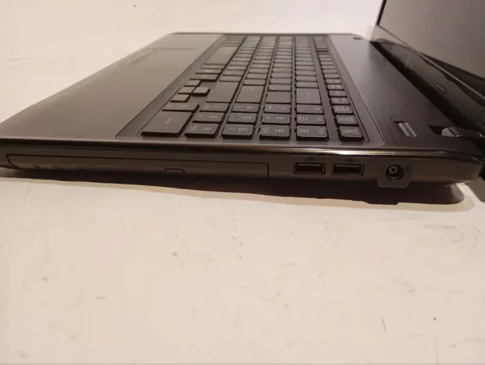 Ноутбук Б-клас LG S525 / 15.6" (1366x768) TN / Intel Pentium B950 (2 ядра по 2.1 GHz) / 8 GB DDR3 / 500 GB HDD / Intel HD Graphics / WebCam / АКБ не бере заряд б/в - зображення 6