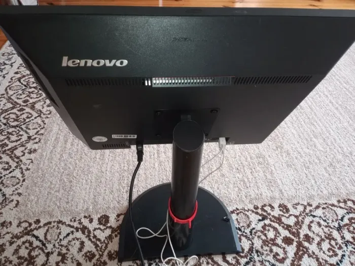 Моноблок Lenovo ThinkCentre M73z All-in-One / 20" (1600x900) TN / Intel Pentium G3220 (2 ядра по 3.0 GHz) / 4 GB DDR3 / 500 GB HDD / Intel HD Graphics / 2x 2W / DVD-ROM б/в - зображення 3