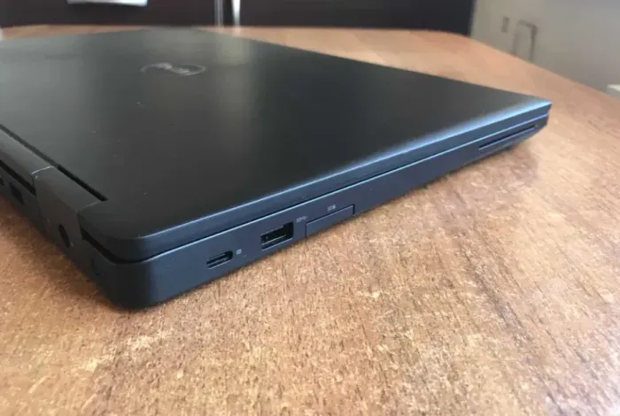 Ігровий ноутбук Dell Latitude 5580 / 15.6" (1920x1080) IPS / Intel Core i7-7820HQ (4 (8) ядра по 2.9 - 3.9 GHz) / 8 GB DDR4 / 256 GB SSD / nVidia GeForce 940MX, 2 GB GDDR5, 64-bit / WebCam б/в - зображення 7