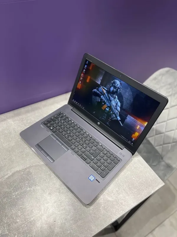 Мобільна робоча станція HP zBook 15 G3 / 15.6" (1920x1080) IPS / Intel Core i7-6700HQ (4 (8) ядра по 2.6 - 3.5 GHz) / 16 GB DDR4 / 512 GB SSD / nVidia Quadro M1000M, 2 GB DDR3, 128-bit / Fingerprint / WebCam б/в - зображення 5