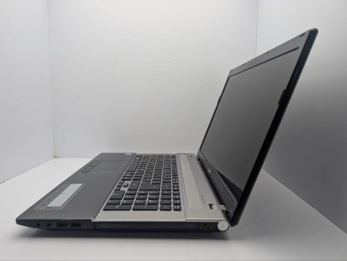 Ноутбук Acer Aspire V3-771 / 17.3" (1600x900) TN / Intel Core i3-2328M (2 (4) ядра по 2.2 GHz) / 6 GB DDR3 / 1000 GB HDD / Intel HD Graphics 3000 / WebCam / DVD-ROM б/в - зображення 5