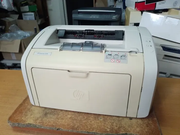 Принтер HP LaserJet 1018 / Лазерний монохромний друк / 600x600 dpi / A4 / 12 стор/хв / USB 2.0 б/в - зображення 2