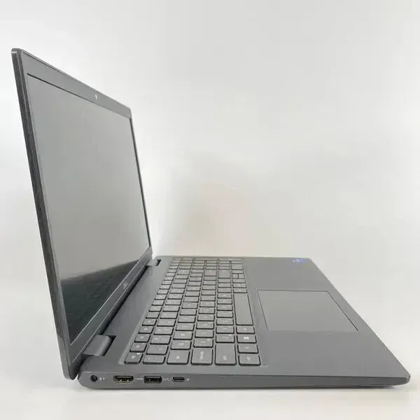 Ультрабук Dell Latitude 3520 / 15.6" (1366x768) TN / Intel Core i5-1135G7 (4 (8) ядра по 2.4 - 4.2 GHz) / 16 GB DDR4 / 512 GB SSD / Intel Iris Xe Graphics / WebCam / HDMI б/в - зображення 4