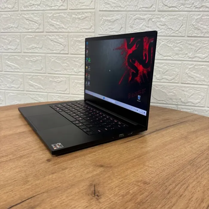 Ігровий ноутбук Razer Blade 14 RZ09-0427 / 14" (2560x1440) IPS / AMD Ryzen 9 6900HX (8 (16) ядер по 3.3 - 4.9 GHz) / 16 GB DDR4 / 1000 GB SSD NVMe / nVidia GeForce RTX 3070 Ti, 8 GB GDDR6, 256-bit / WebCam б/в - зображення 5
