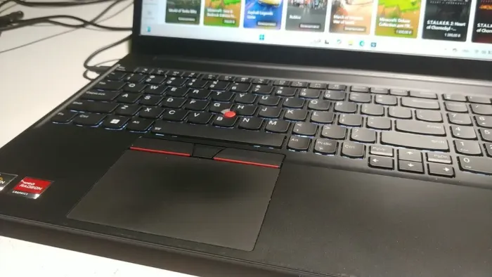 Ультрабук Б-клас Lenovo ThinkPad E15 Gen 4 / 15.6" (1920x1080) IPS / AMD Ryzen 7 5825U (8 (16) ядер по 2.0 - 4.5 GHz) / 16 GB DDR4 / 512 GB SSD / AMD Radeon Graphics / WebCam / Windows 11 / NEW АКБ б/в - зображення 3
