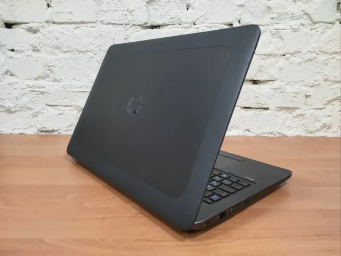 Мобільна робоча станція HP Zbook 15 G4 / 15.6" (1920x1080) IPS / Intel Core i7-7700HQ (4 (8) ядра по 2.8 - 3.8 GHz) / 16 GB DDR4 / 480 GB SSD / nVidia Quadro M2200, 4 GB GDDR5, 128-bit / WebCam / 3G б/в - зображення 5