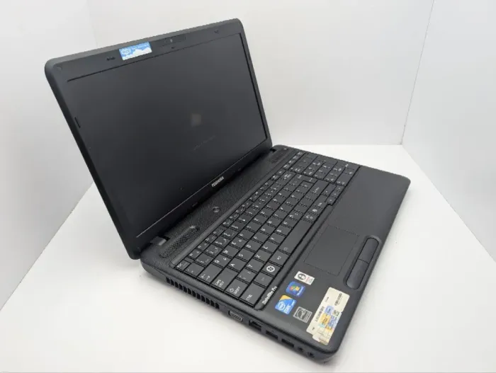 Ноутбук Toshiba Satellite C660 / 15.6" (1366x768) TN / Intel Core i3-370M (2 (4) ядра по 2.4 GHz) / 6 GB DDR3 / 1000 GB HDD / Intel HD Graphics / WebCam / DVD-ROM б/в - зображення 6