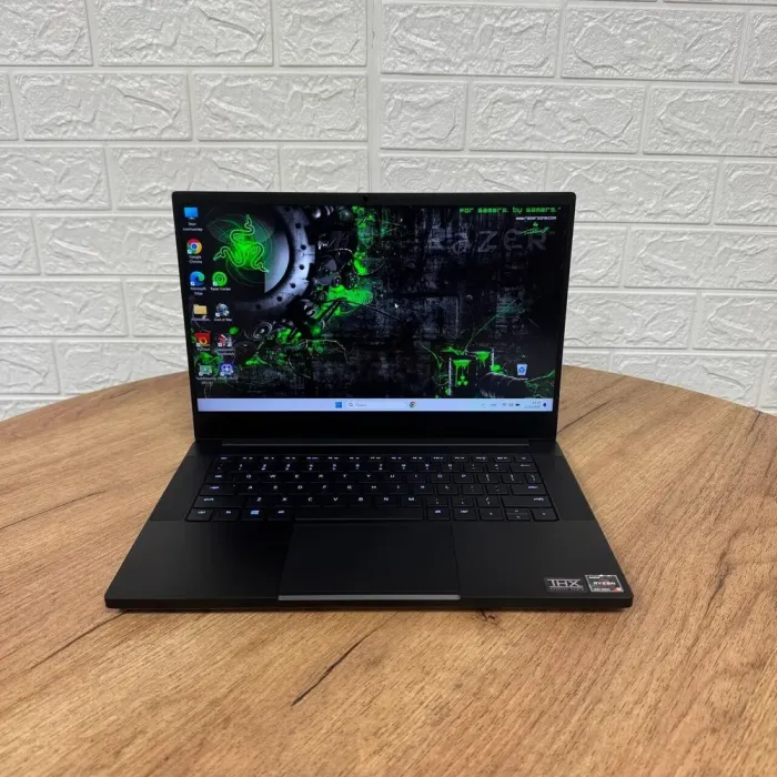 Игровой ноутбук Б-класс Razer Blade 14 RZ09-0370 / 14" (2560x1440) IPS / AMD Ryzen 9 5900HX (8 (16) ядер по 3.3 - 4.6 GHz) / 16 GB DDR4 / 512 GB SSD NVMe / nVidia GeForce RTX 3070, 8 GB GDDR6, 256-bit / WebCam б/в - зображення 2
