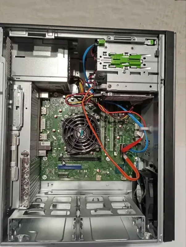 ПК Fujitsu Esprimo P558 E94+ Tower / Intel Pentium Gold G5600 (4 ядер по 3.9 GHz) / 8 GB DDR4 / 120 GB SSD + 500 GB HDD / Intel UHD Graphics 630 б/в - зображення 5