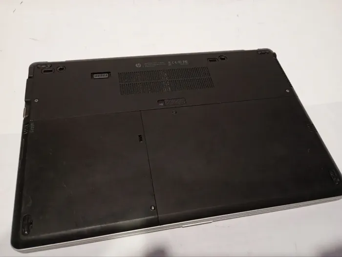 Ультрабук Б-класу HP EliteBook Folio 9470m / 14" (1366x768) TN / Intel Core i5-3437U (2 (4) ядра по 1.9 - 2.9 GHz) / 8 GB DDR3 / 500 GB HDD / Intel HD Graphics 4000 / WebCam / Win 10 / АКБ не тримає б/в - зображення 7