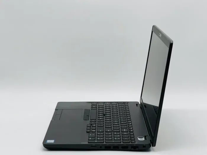 Ноутбук Dell Latitude 5500 / 15.6" (1920x1080) IPS / Intel Core i7-8665U (4 (8) ядра по 1.9 - 4.8 GHz) / 16 GB DDR4 / 240 GB SSD / Intel UHD Graphics 620 / WebCam б/в - зображення 4