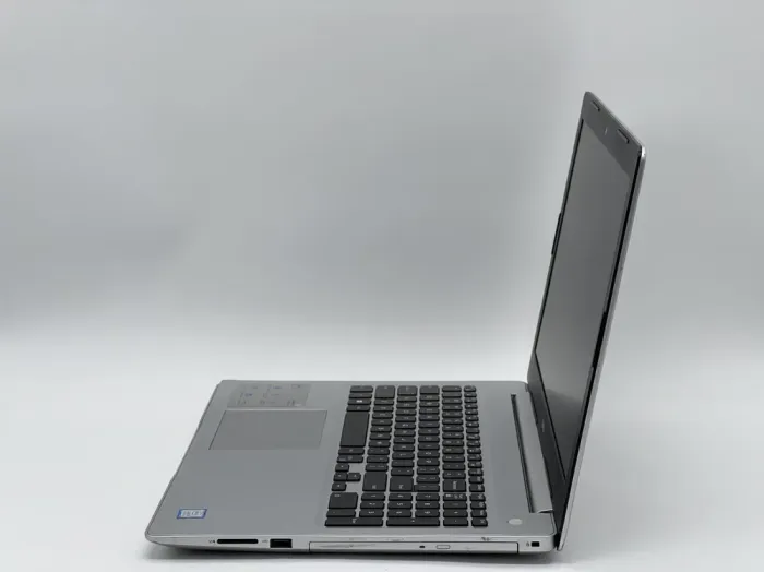 Ноутбук Dell Inspiron 5570 / 15.6" (1920x1080) TN / Intel Core i5-8250U (4 (8) ядра по 1.6 - 3.4 GHz) / 16 GB DDR4 / 240 GB SSD / Intel UHD Graphics 620 / WebCam б/в - зображення 4