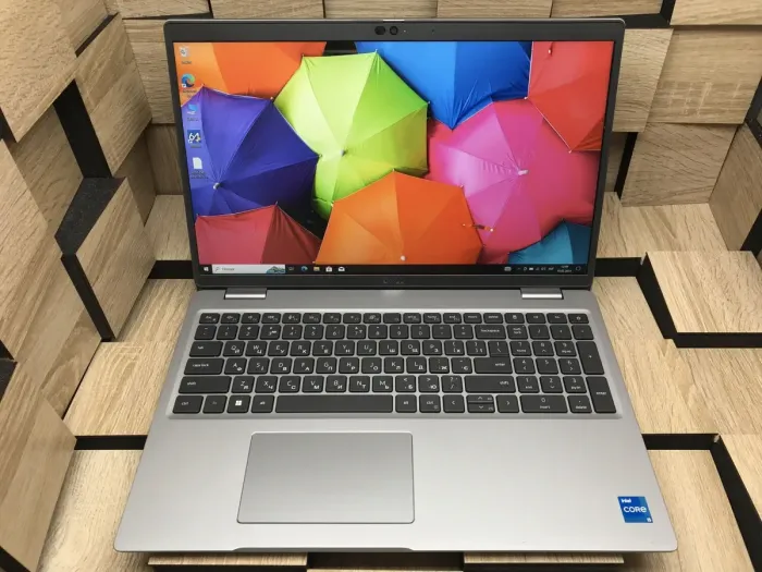 Ноутбук Б-клас Dell Latitude 5530 / 15.6" (1920x1080) IPS / Intel Core i5-1235U (10 (12) ядер по 1.3 - 4.4 GHz) / 16 GB DDR4 / 240 GB SSD M.2 / Intel Iris Xe Graphics / USB 3.2 / HDMI / Windows 10 б/в - зображення 2