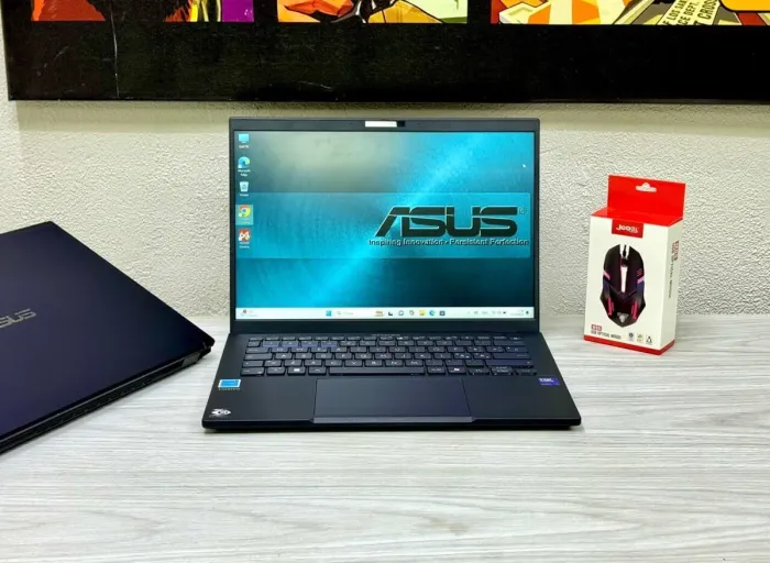 Ультрабук Asus ExpertBook B3404Cm / 14" (1920x1200) IPS / Intel Core Ultra 7 155H (16 (22) ядер по 1.4 - 4.8 GHz) / 16 GB DDR5 / 512 GB SSD M.2 / Intel Arc Graphics / WebCam / Win 11 Pro б/в - зображення 2