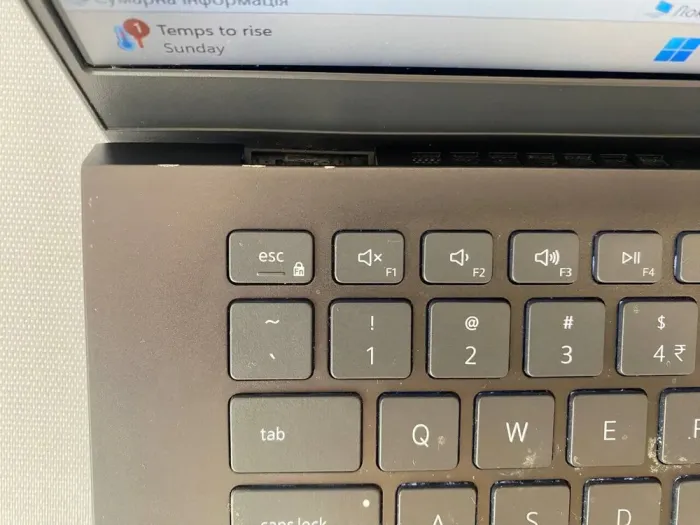 Ультрабук Б-клас Dell Vostro 5402 / 14" (1920x1080) TN / Intel Core i5-1135G7 (4 (8) ядра по 2.4 - 4.2 GHz) / 8 GB DDR4 / 512 GB SSD M.2 / Intel Iris Xe Graphics / WebCam б/в - зображення 7