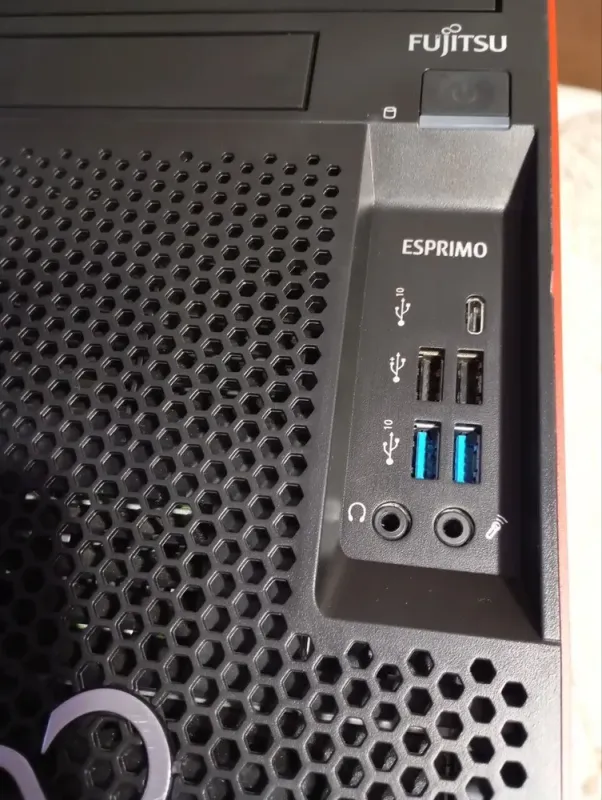 ПК Б-клас Fujitsu Esprimo P758 E85+ Tower / Intel Core i3-8100 (4 ядра по 3.6 GHz) / 16 GB DDR4 / 256 GB SSD + 500 GB HDD / Intel UHD Graphics 630 б/в - зображення 6