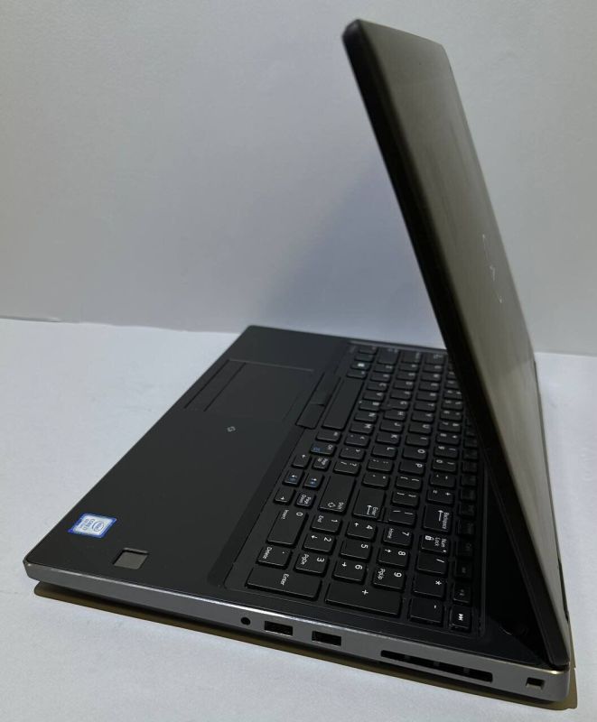 Мобільна робоча станція Dell Precision 7530 / 15.6" (1920x1080) IPS / Intel Core i7-8850H (6 (12) ядер по 2.6 - 4.3 GHz) / 64 GB DDR4 / 512 GB SSD / nVidia Quadro P2000, 4 GB GDDR5, 128-bit / WebCam / Win 11 Pro б/в - зображення 5