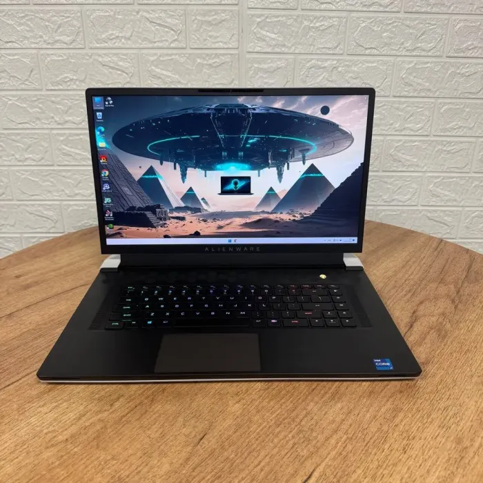 Ігровий ноутбук Dell Alienware x17 R1 White / 17.3" (1920x1080) IPS / Intel Core i7-11800H (8 (16) ядер по 2.3 - 4.6 GHz) / 16 GB DDR4 / 1000 GB SSD NVMe / nVidia GeForce RTX 3070, 8 GB GDDR6, 256-bit / WebCam б/в - зображення 2