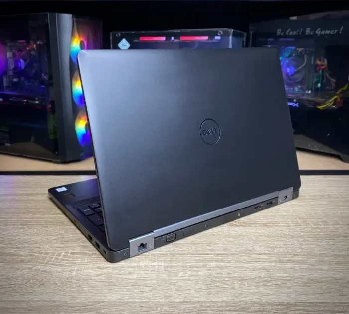 Ноутбук Dell Latitude E5570 / 15.6" (1366x768) TN / Intel Core i5-6200U (2 (4) ядра по 2.3 - 2.8 GHz) / 8 GB DDR4 / 256 GB SSD / Intel HD Graphics 520 / WebCam б/в - зображення 5