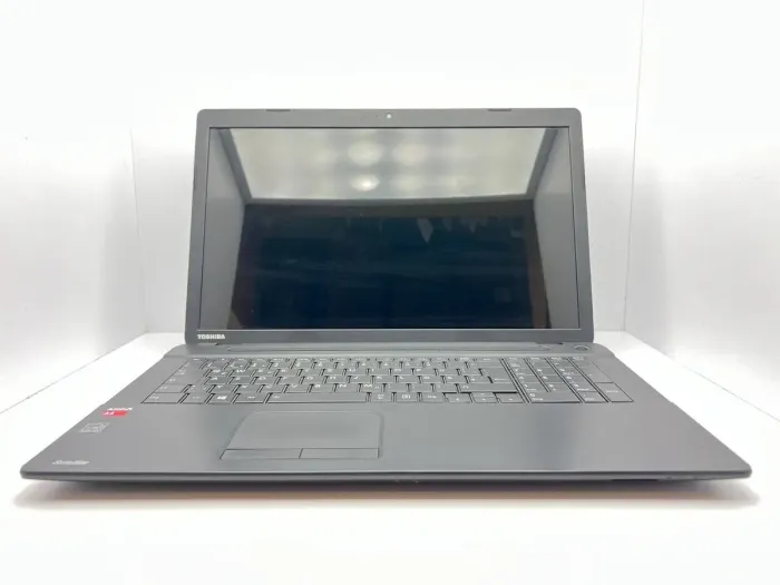 Ноутбук Toshiba Satellite C70D-B / 15.6" (1600x900) TN / AMD A4-6210 (4 ядра по 1.8 GHz) / 4 GB DDR3 / 1000 GB HDD / AMD Radeon R3 Graphics / WebCam / АКБ не тримає б/в - зображення 2