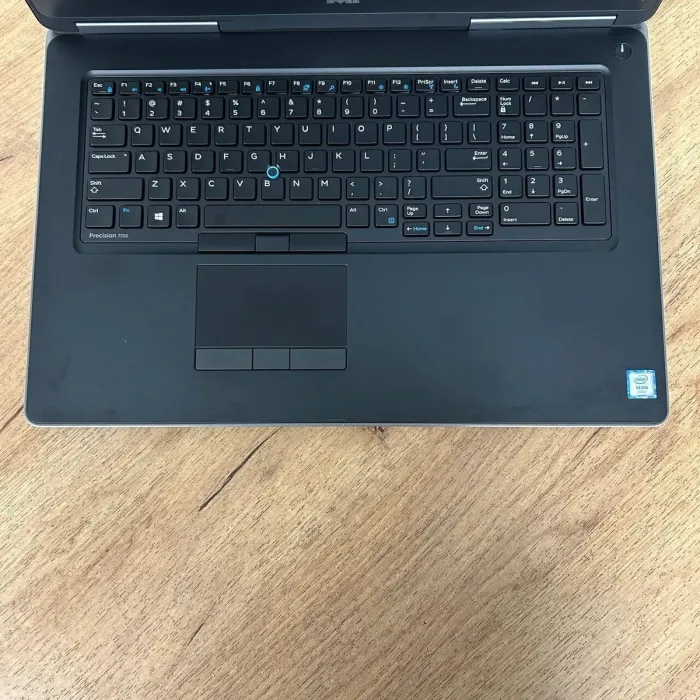 Мобільна робоча станція Б-клас Dell Precision 7720 / 17.3" (1920x1080) IPS / Intel Xeon E3-1505M v6 (4 (8) ядра по 3.0 - 4.0 GHz) / 32 GB DDR4 / 256 GB SSD / AMD Radeon Pro WX 4130, 2 GB GDDR5, 128-bit б/в - зображення 7