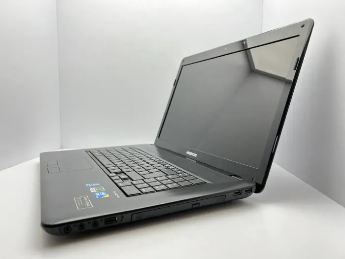 Ноутбук Medion Akoya P7618 / 17.3" (1600x900) TN / Intel Core i5-480M (2 (4) ядра по 2.66 - 2.93 GHz) / 4 GB DDR3 / 1000 GB HDD / nVidia GeForce GT 540M, 1 GB GDDR3, 128-bit / WebCam / АКБ відсутня б/в - зображення 4