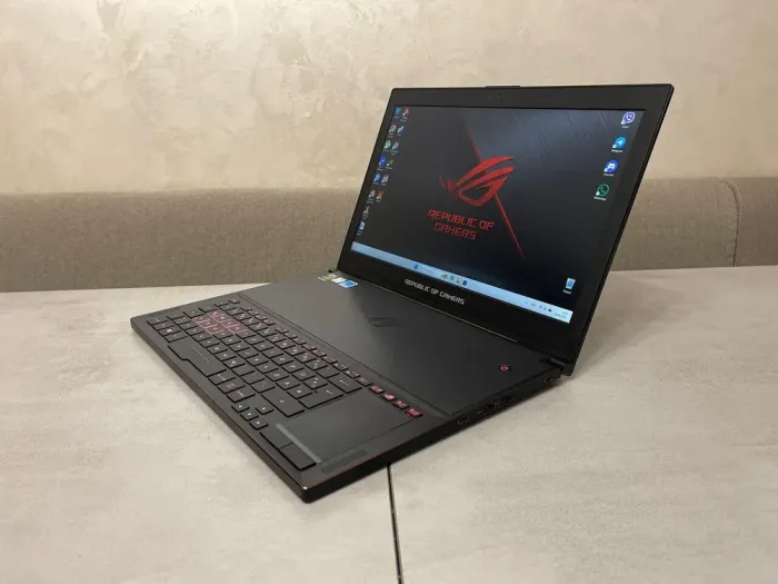 Ігровий ноутбук Asus ROG Zephyrus GX501VI-GZ020T / 15.6" (1920x1080) IPS / Intel Core i7-7700HQ (4 (8) ядра по 2,8 - 3,8 ГГц) / 16 ГБ DDR4 / 1000 ГБ SSD M.2 / nVidia GeForce GTX 1080 Max-Q, 8 ГБ GDDR5X, 256-біт / WebCam б/в - зображення 6