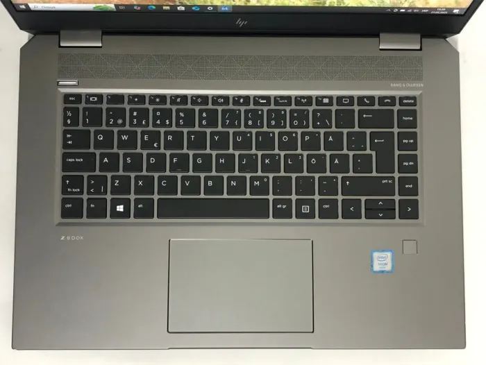 Мобільна робоча станція Б-класу HP ZBook Studio G5 / 15.6" (1920x1080) IPS / Intel Xeon E-2176M (6 (12) ядер по 2,7 - 4,4 ГГц) / 16 ГБ DDR4 / 512 ГБ SSD NVMe / nVidia Quadro P2000, 4 ГБ DDR5, 128-біт / WebCam / Win 10 Pro б/в - зображення 8