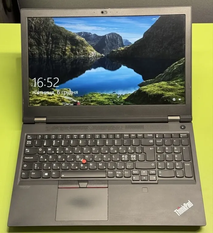 Мобільна робоча станція Lenovo Thinkpad P15 Gen 1 / 15.6" (1920x1080) IPS / Intel Core i7-10750H (6 (12) ядер по 2.6 - 5.0 GHz) / 32 GB DDR4 / 512 GB SSD / nVidia Quadro T2000, 4 GB GDDR5, 128-bit / WebCam / TouchID б/у - зображення 2
