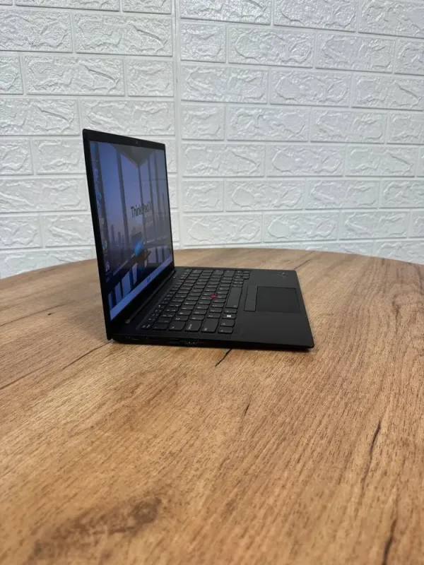 Ультрабук Lenovo ThinkPad X1 Carbon Gen 9 / 14" (1920x1200) IPS / Intel Core i7-1185G7 (4 (8) ядра по 3.0 - 4.8 GHz) / 16 GB DDR4 / 512 GB SSD / Intel Iris Xe Graphics / WebCam б/в - зображення 4