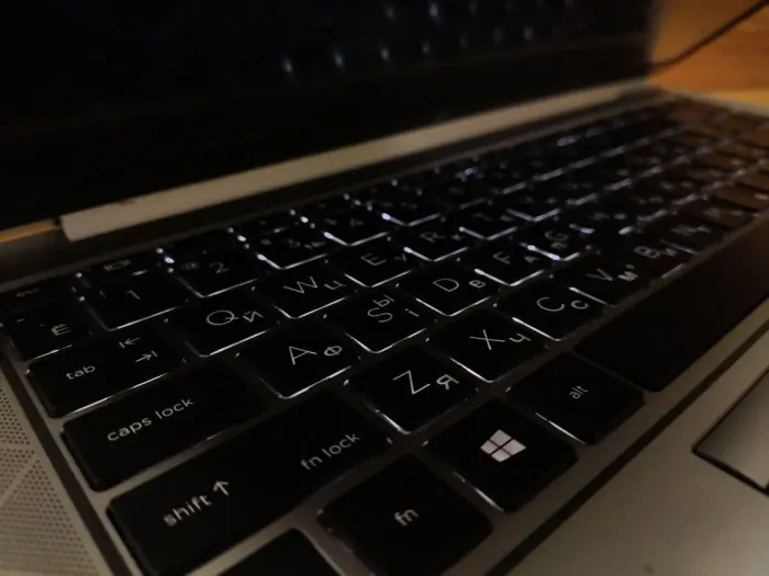 Ультрабук Б-клас HP EliteBook 840 G7 / 14" (1920x1080) IPS / Intel Core i5-10310U (4 (8) ядра по 1.7 - 4.4 GHz) / 16 GB DDR4 / 512 GB SSD / Intel UHD Graphics / WebCam / Fingerprint / Windows 10 б/в - зображення 6